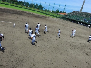 高校硬式野球部が、全国高等学校野球選手権沖縄大会に初出場しました。の写真
