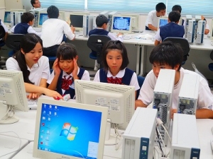 11月26日（水）に小学5年生と高校2年生の交流会が行われました。の写真