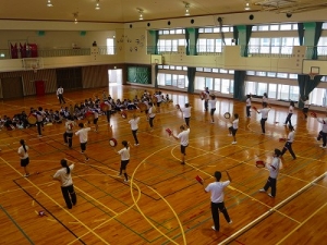 11月26日（水）に小学5年生と高校2年生の交流会が行われました。の写真