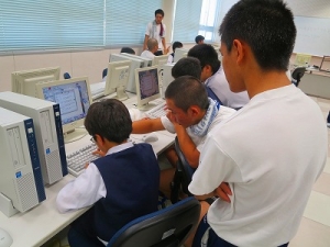 11月26日（水）に小学5年生と高校2年生の交流会が行われました。の写真