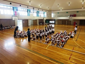 9月24日（水）に小学2年生と中学1年生の交流会が行われました。の写真