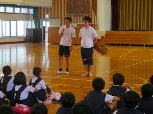 11月26日（水）に小学5年生と高校2年生の交流会が行われました。の写真